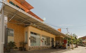 RedDoorz near Jembatan Siti Nurbaya Padang